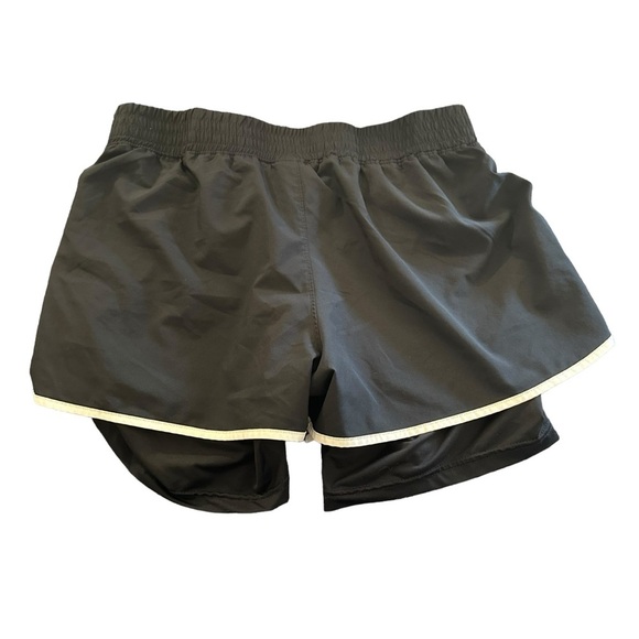 New Balance women's medium black active short - Picture 2 of 3